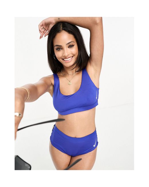 Icon sneakerkini - top bikini con scollo rotondo di Nike in Blue