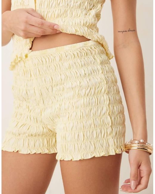 Pantaloncini Micro Arricciati Color Crema Slavato di ASOS in Natural