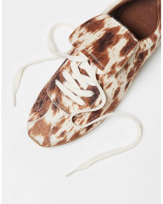 ASOS – retro-sneaker mit künstlichem ponyfell und übergroßer zunge in Brown für Herren