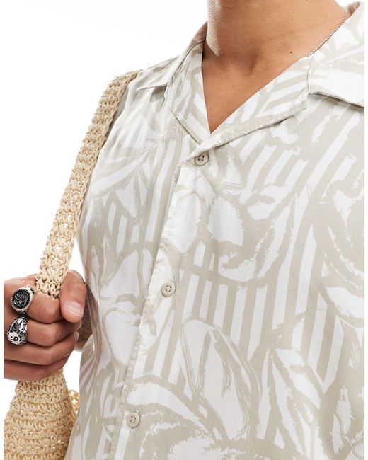 Camicia oversize beige con stampa floreale e colletto a rever di ADPT in White da Uomo