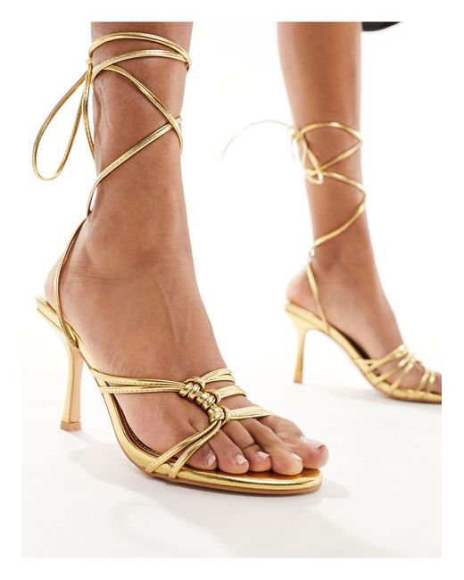 Oceania - sandali con tacco medio e fascette color di Public Desire in Metallic