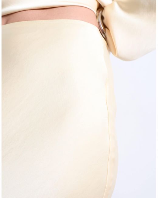 Jupe longue coupée en biais - babeurre TOPSHOP en coloris White