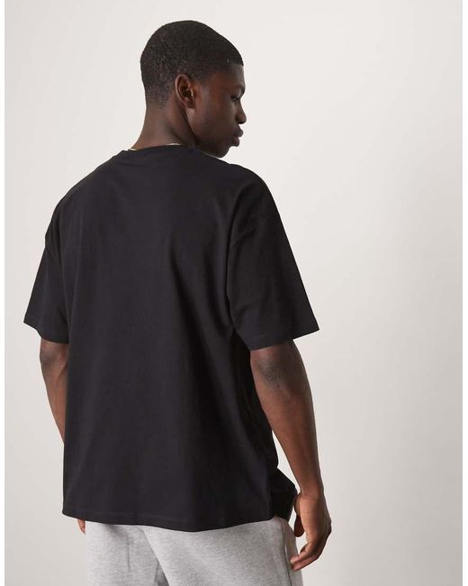 Camiseta Negra Extragrande Con Estampado Gráfico Floral De ASOS de hombre de color Black