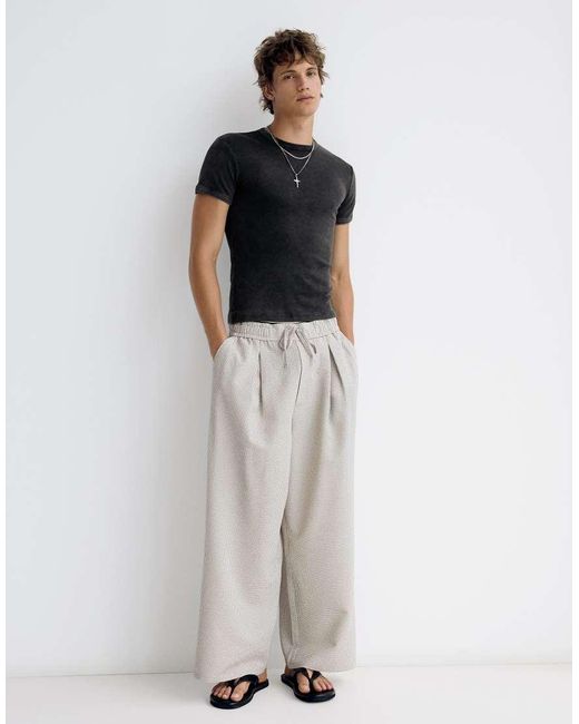 Bershka Black Slim Fit Ribbed T-shirt for men