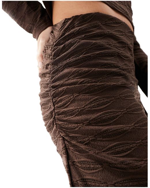 Falda larga chocolate con acabado texturizado Vero Moda de color Brown