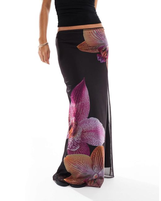 Jupe longue en jersey à imprimé fleurs foncé Stradivarius en coloris Multicolor