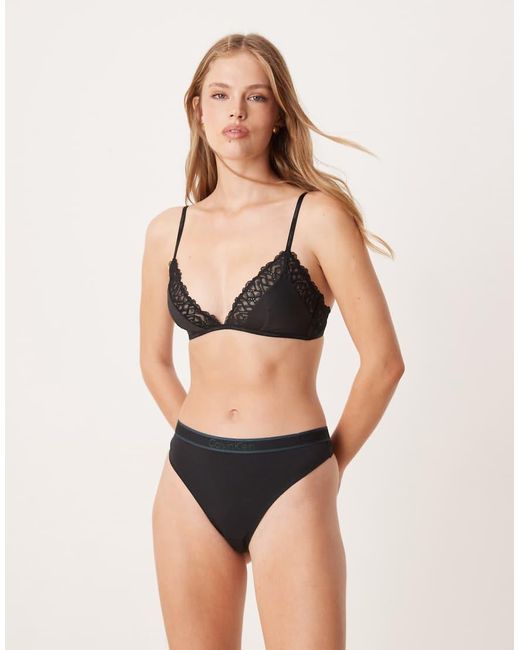 Sujetador Triangular Con Detalle De Encaje Attraction De Calvin Klein de color Black