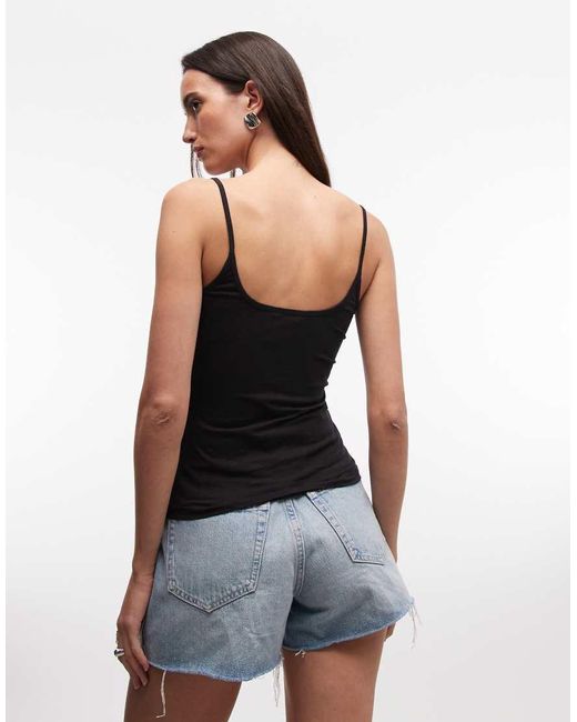 Canotta Nera Con Spalline Sottili E Scollo Rotondo di Monki in Black