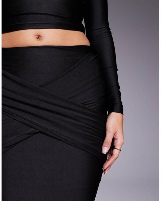 Looked Twice di Ruched & Ready in Black