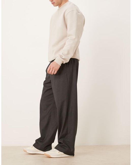 Pantalones De Vestir De Pernera Ancha Con Raya Diplomática, Pinzas Delanteras Y Cinturilla Elástica De ASOS de hombre de color Gray