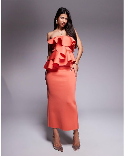 Robe bandeau mi-longue en imitation néoprène à volants superposés - corail ASOS en coloris Red