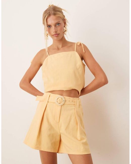 Pantaloncini Sartoriali Gialli A Righe Con Cintura di ASOS in Natural