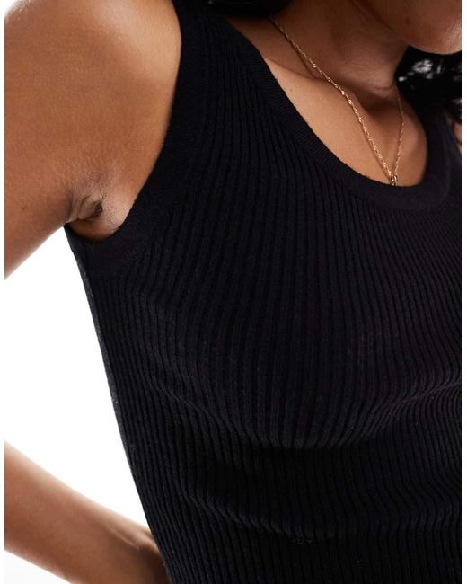 Top Senza Maniche di Pieces in Black