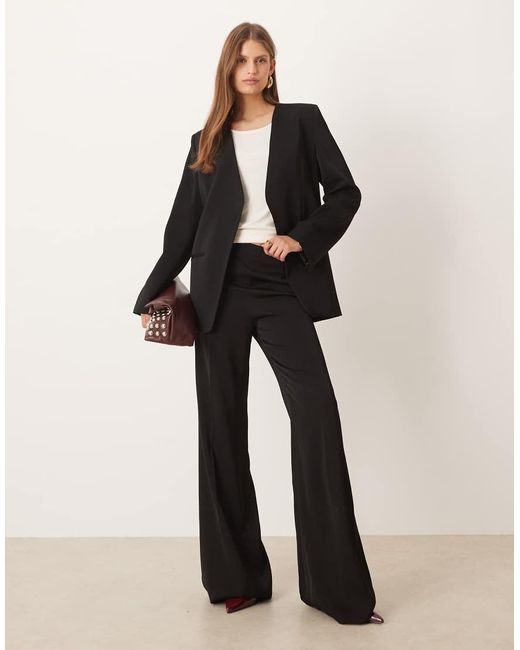 Harry di Mango in Black