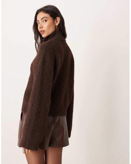 Jersey Marrón Chocolate Con Cuello Alzado Y Detalle De Lazada De Chenilla Premium De Vila de color Brown