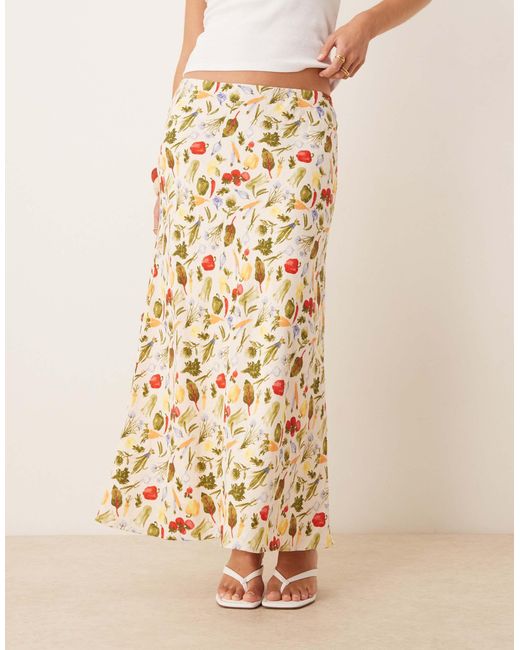 Jupe longue coupée en biais en lin mélangé à imprimé légumes Abercrombie & Fitch en coloris Natural
