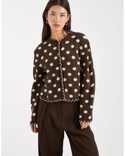 Miss Selfridge Brown – gepunktete strickjacke
