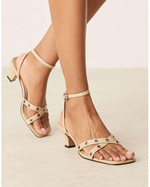 Mules De Tacón Medio Con Detalle De Ojales Hyatt De -Neutro ASOS de color Natural