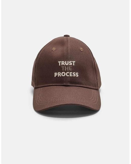 Cappellino Con Scritta Ricamata di Stradivarius in Brown