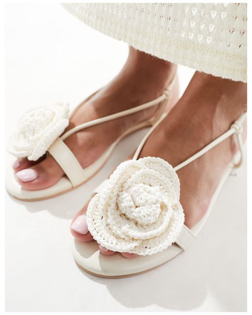 Sandalias color planas con detalle Public Desire de color White