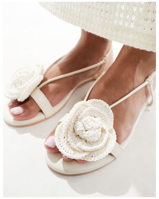 Public Desire White – magnolia – flache sandalen