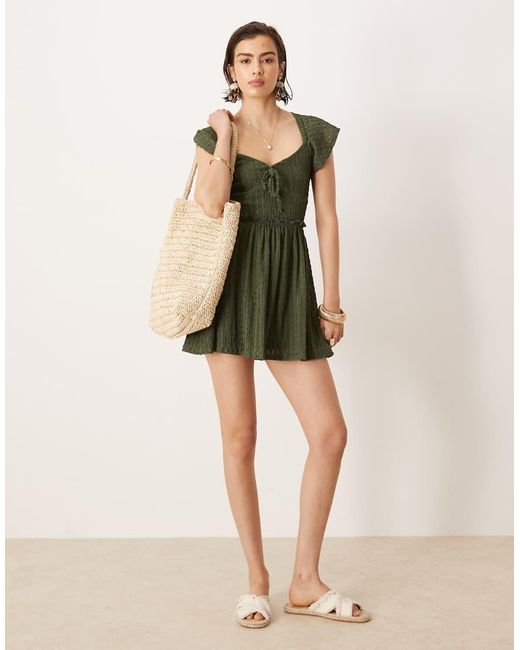 Vestito Corto Testurizzato Kaki Con Maniche Con Volant di ASOS in Green