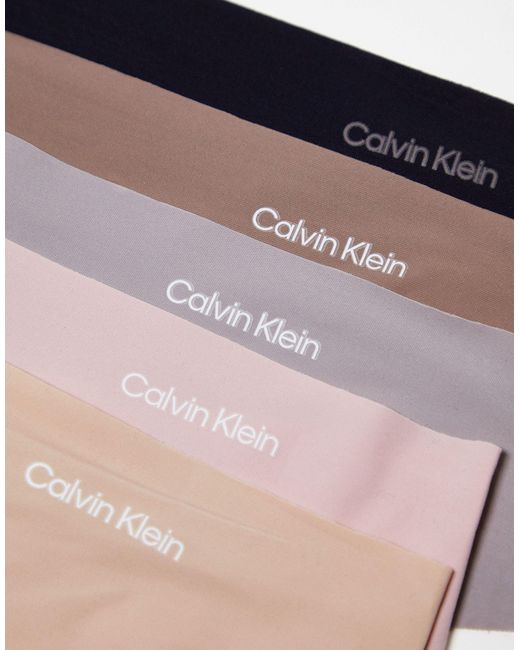 Confezione da 5 perizomi invisibili di Calvin Klein in White