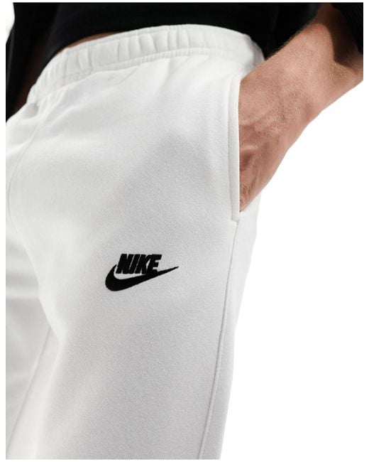 Joggers con puños ajustados en club Nike de hombre de color White