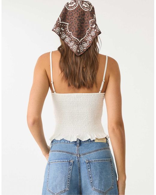 Top à bretelles avec détail élastiqué - écru Stradivarius en coloris White