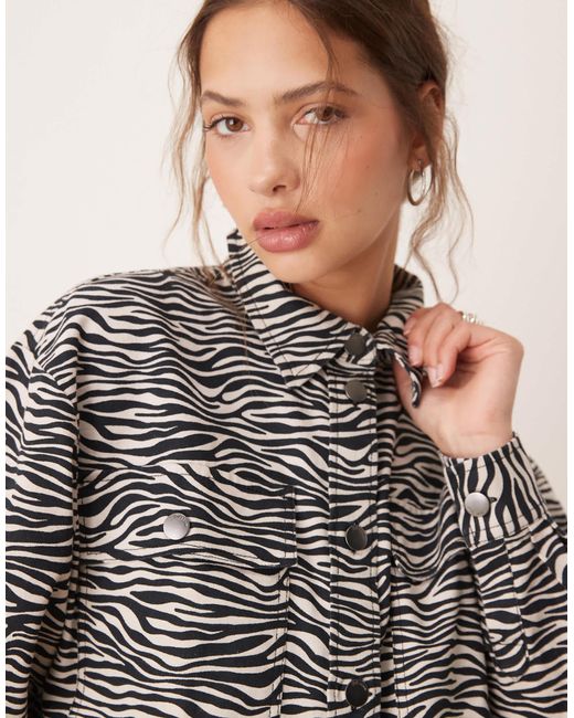 Jdy Gray – hemdjacke aus baumwoll-twill mit zebraprint