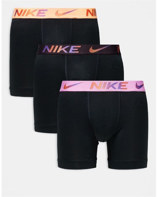 Nike Essential in het Black voor heren