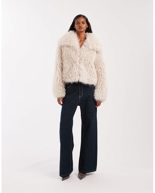 Veste courte en fausse fourrure - crème ASOS en coloris Natural