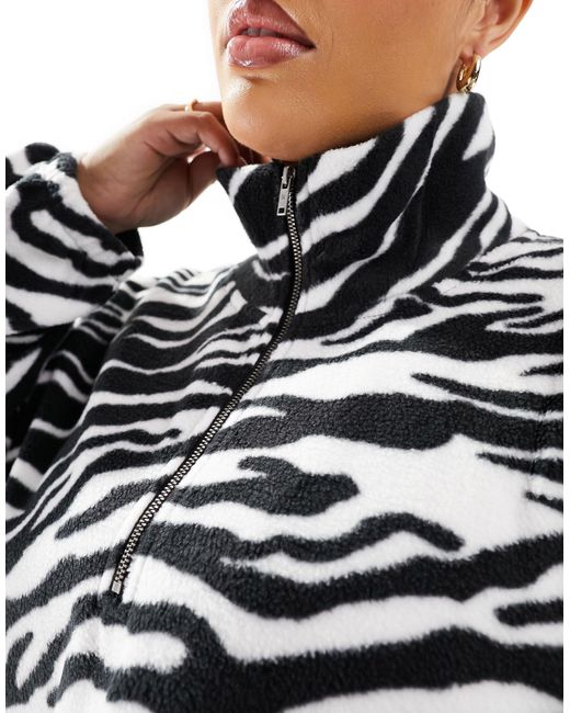 Noisy May Multicolor – fleece-pullover mit zebramuster und kurzem reißverschluss