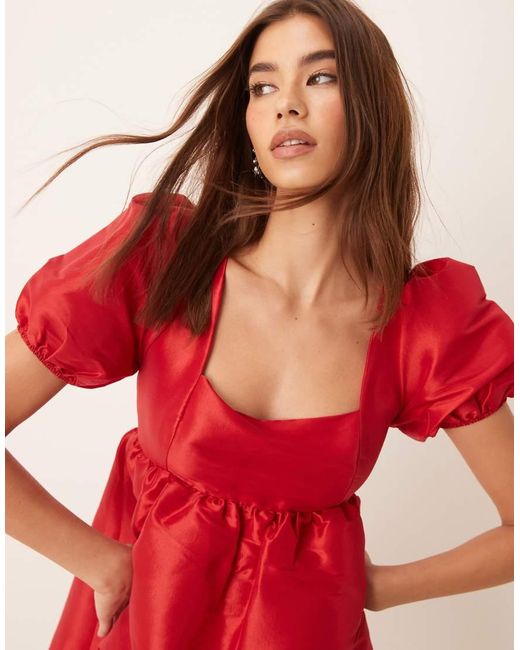 Vestito Corto Con Maniche A Sbuffo E Allacciatura Sul Retro di ASOS in Red