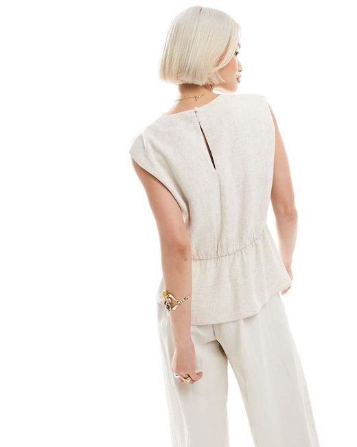 ASOS Mouwloze Top Met Linnenlook, Gedrapeerde Halslijn En Gedraaid Detail in het White