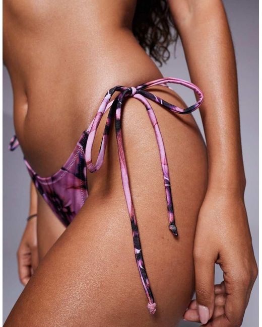 Slip Bikini Con Stampa Astratta E Allacciatura Laterale di Candypants in Multicolor