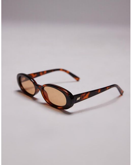 Outta Love di Le Specs in Brown