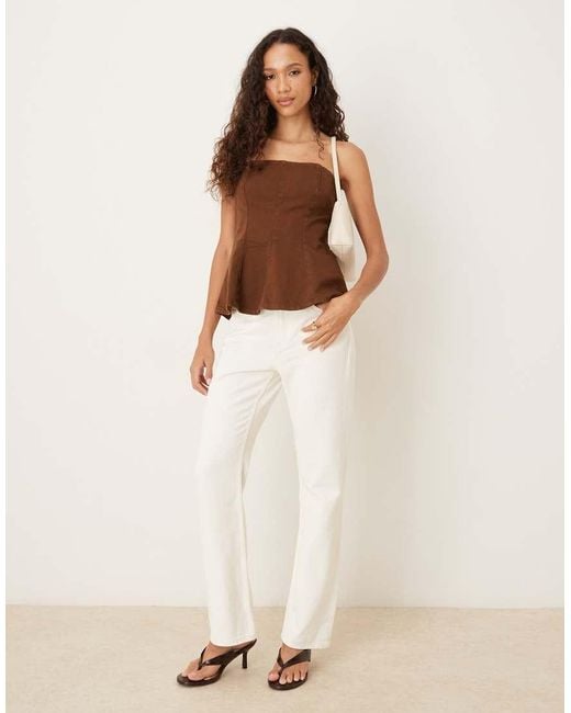Top Vaquero Marrón Estructurado Con Escote Palabra De Honor Y Sobrefalda De ASOS de color Brown