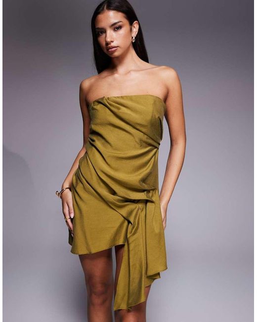 Vestido Corto Verde Con Escote Palabra De Honor Y Detalle Plisado En El Lateral De ASOS de color Green