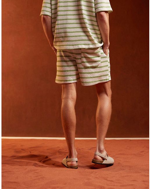 ASOS – weite, kurze shorts mit strukturierten streifen und elastischem bund, kombiteil in Brown für Herren