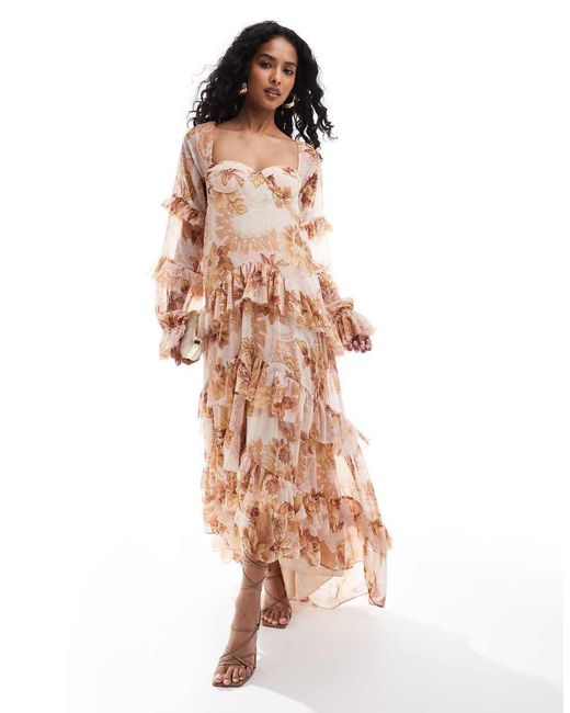 Vestido Largo Marrón Escalonado Con Estampado Floral, Bajo Asimétrico, Detalle Tipo Corsé, Volantes Y Escote Bardot De ASOS de color Multicolor