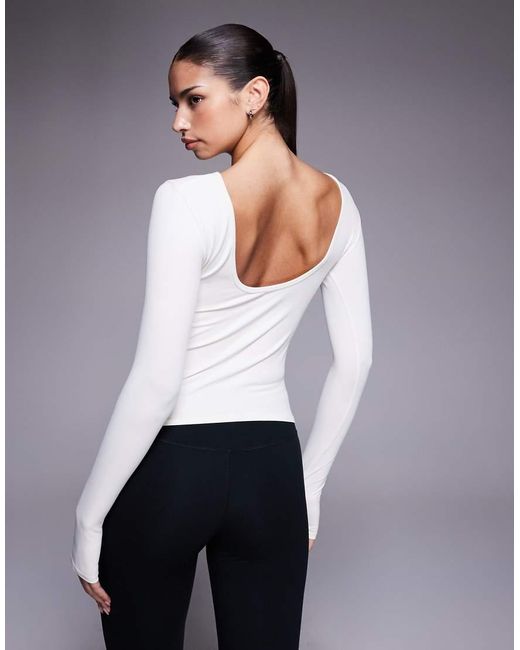 4505 White Plush Handle Scoop Back Layering Long Sleeve