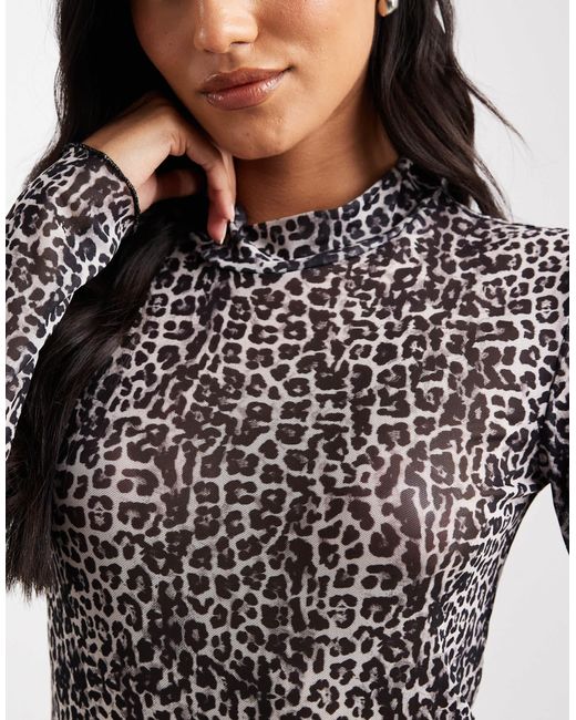 Pieces Gray – hochgeschlossenes oberteil aus netzstoff mit farblich abgestimmtem animalprint