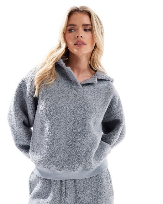 ASOS Blue Asos design petite – lounge-set aus oversize-kapuzenpullover und jogginghose aus teddyfell