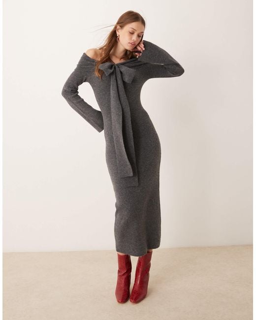 Robe longueur mollet en maille avec encolure bardot à détail noué - anthracite Pretty Lavish en coloris Natural