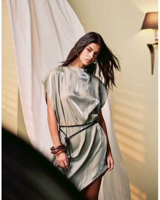 ASOS Asymmetrische, Hoogsluitende Midi Cape-Jurk in het Natural