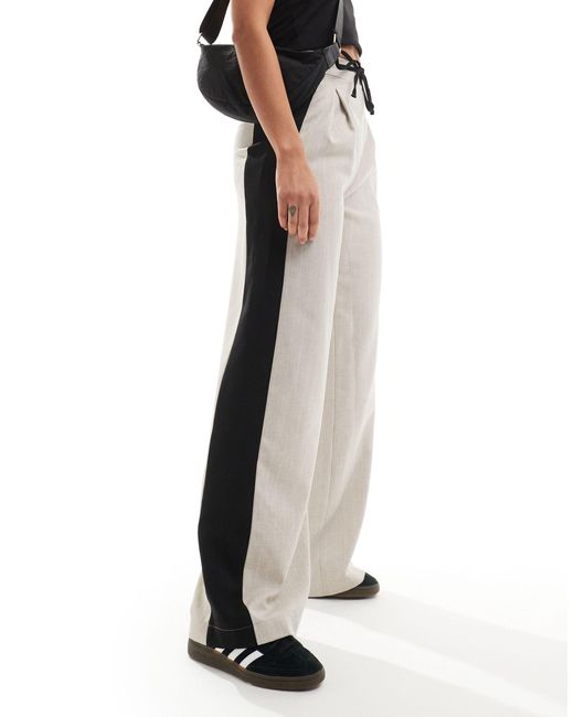 Pantaloni effetto lino con riga laterale di Reclaimed (vintage) in White