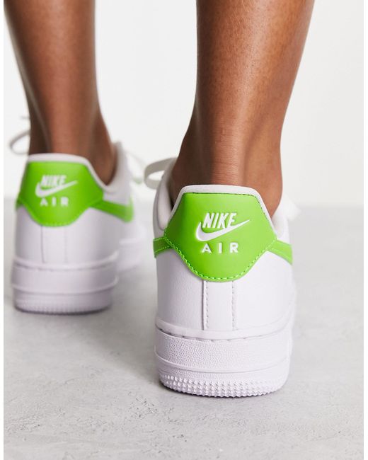 Air force 1 - sneakers bianche e verde action di Nike in White