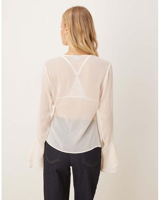 Blusa De Estilo Años 70 Chocolate Con Mangas Acampanadas De Chifón Efecto Rugoso De -Blanco ASOS de color White