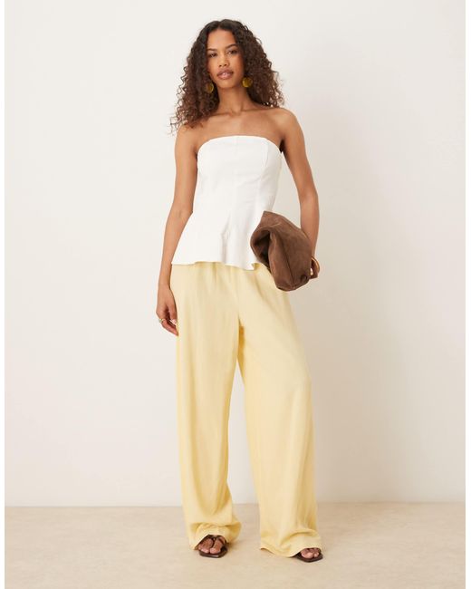 ASOS White – strukturiertes, trägerloses oberteil aus denim mit schößchen